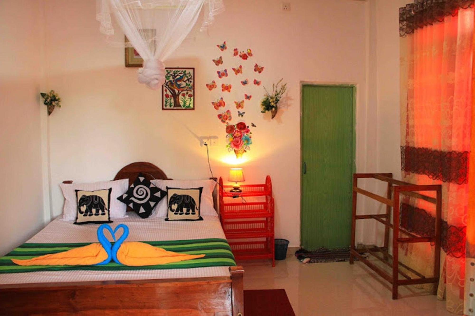 Nelum Home Stay Szigirija Kültér fotó